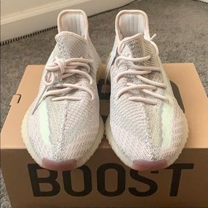 Yeezy Boost 350 V2 Citrin Non-Reflective.